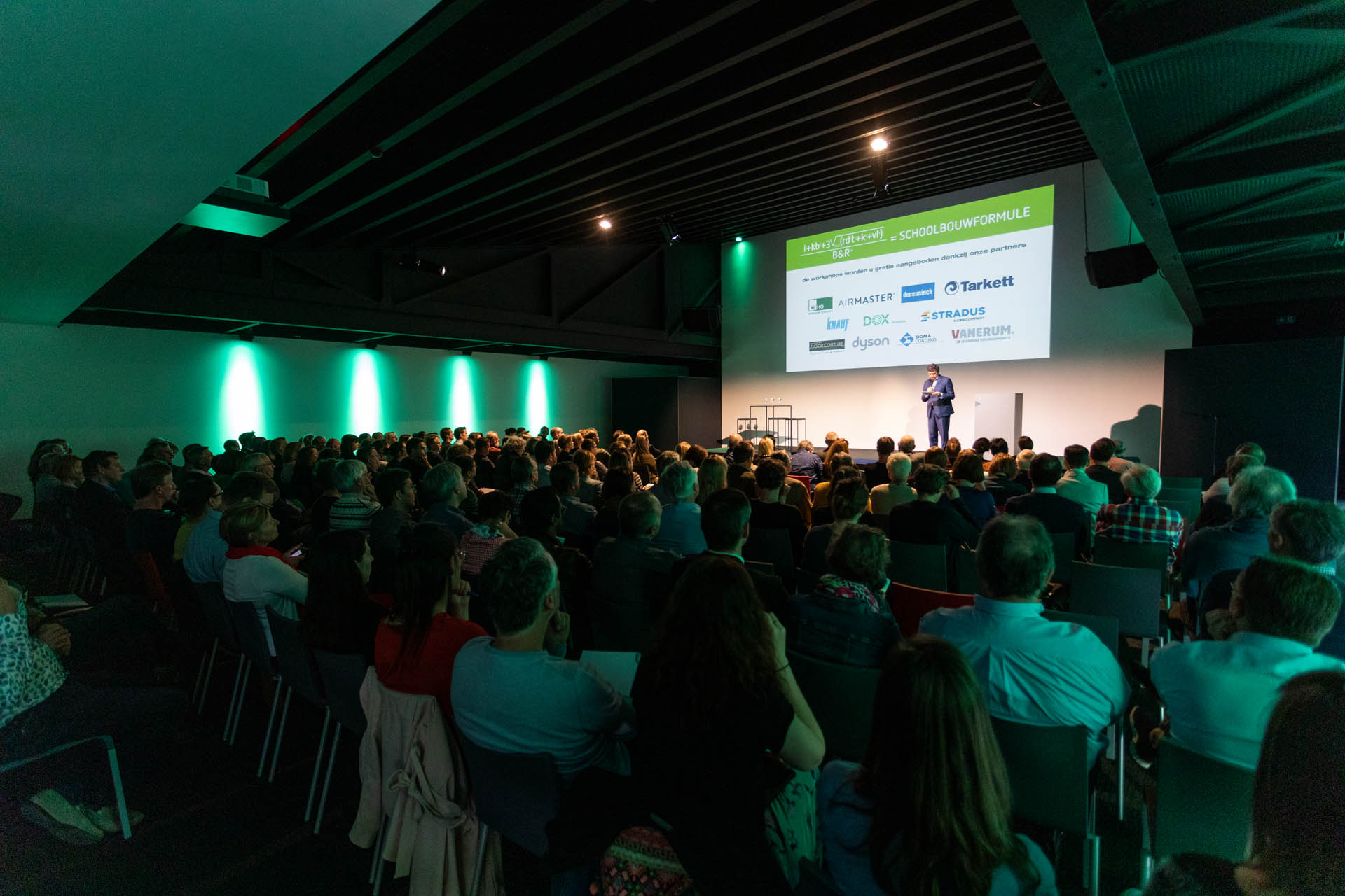 Schoolbouwformule workshop : Effecten van het pedagogisch project op binnenruimte, buitenruimte en inrichting van scholen