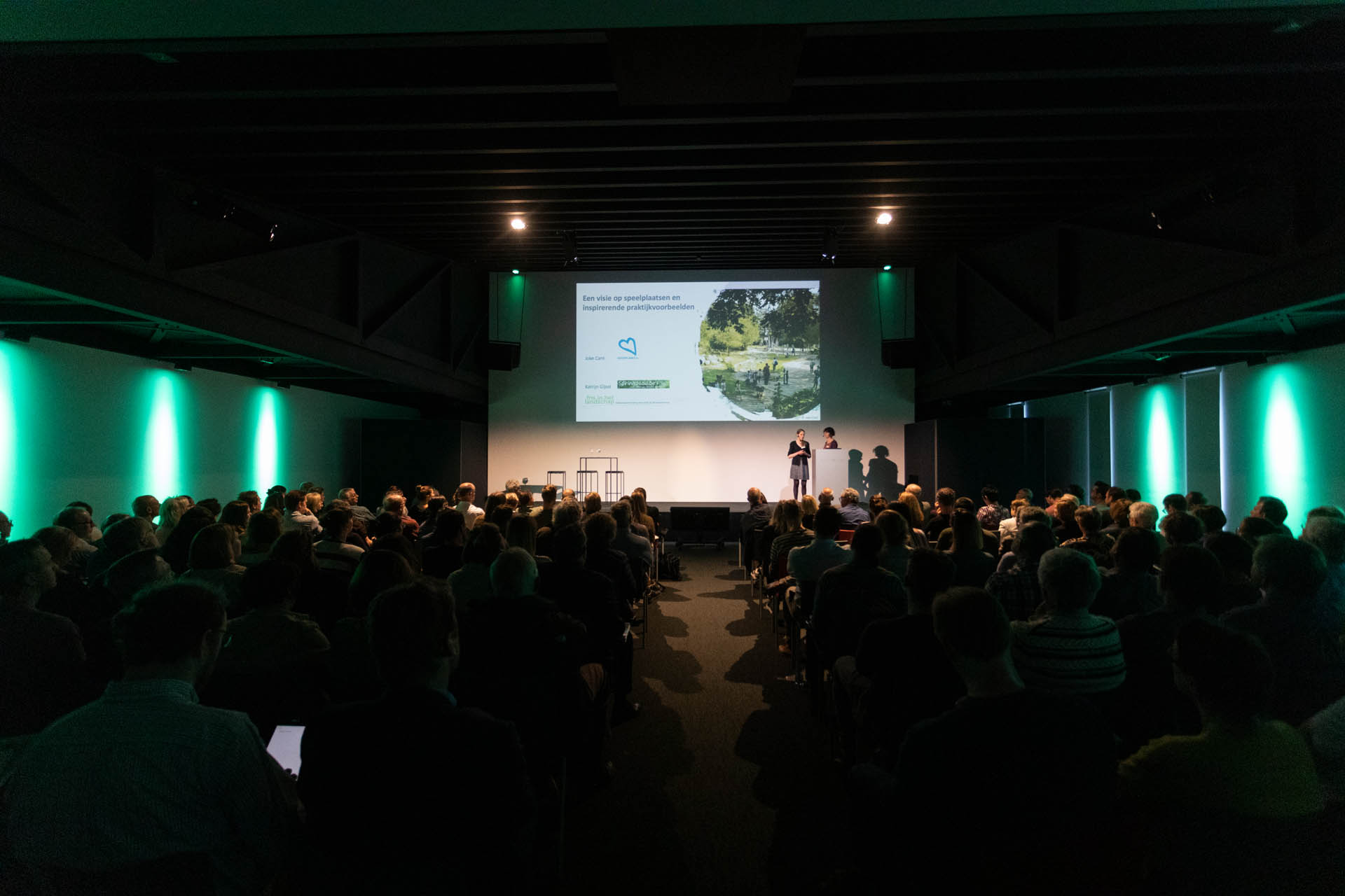 Schoolbouwformule workshop : Effecten van het pedagogisch project op binnenruimte, buitenruimte en inrichting van scholen